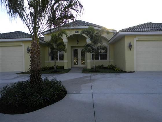 1st image of 4715 SW 17th Ave