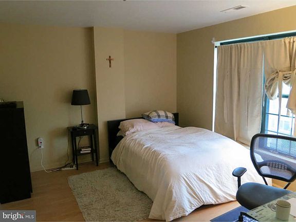 5th image of 2 Leverington Ave #47