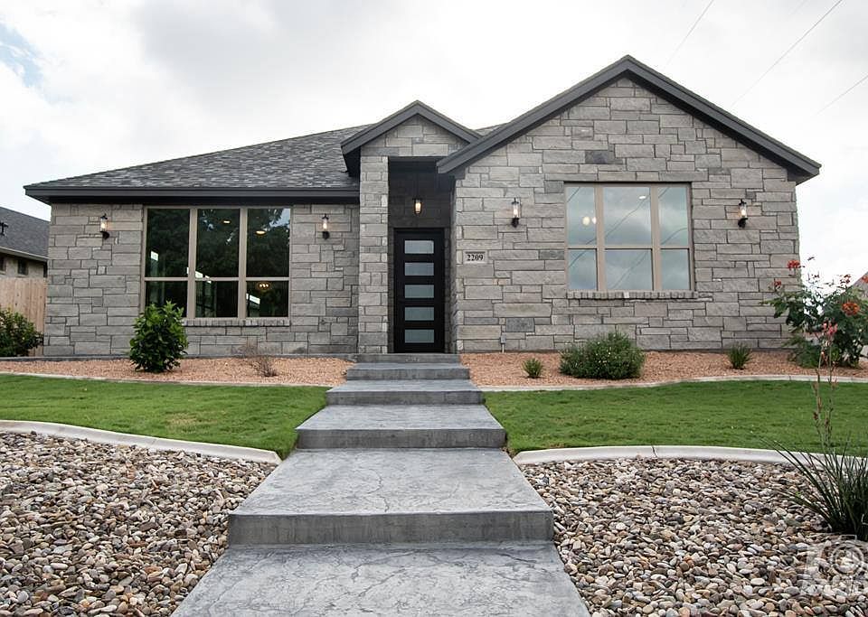 1st image of 2209 Club House Ln