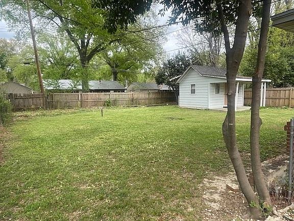 4th image of 4584 E Dearing Rd