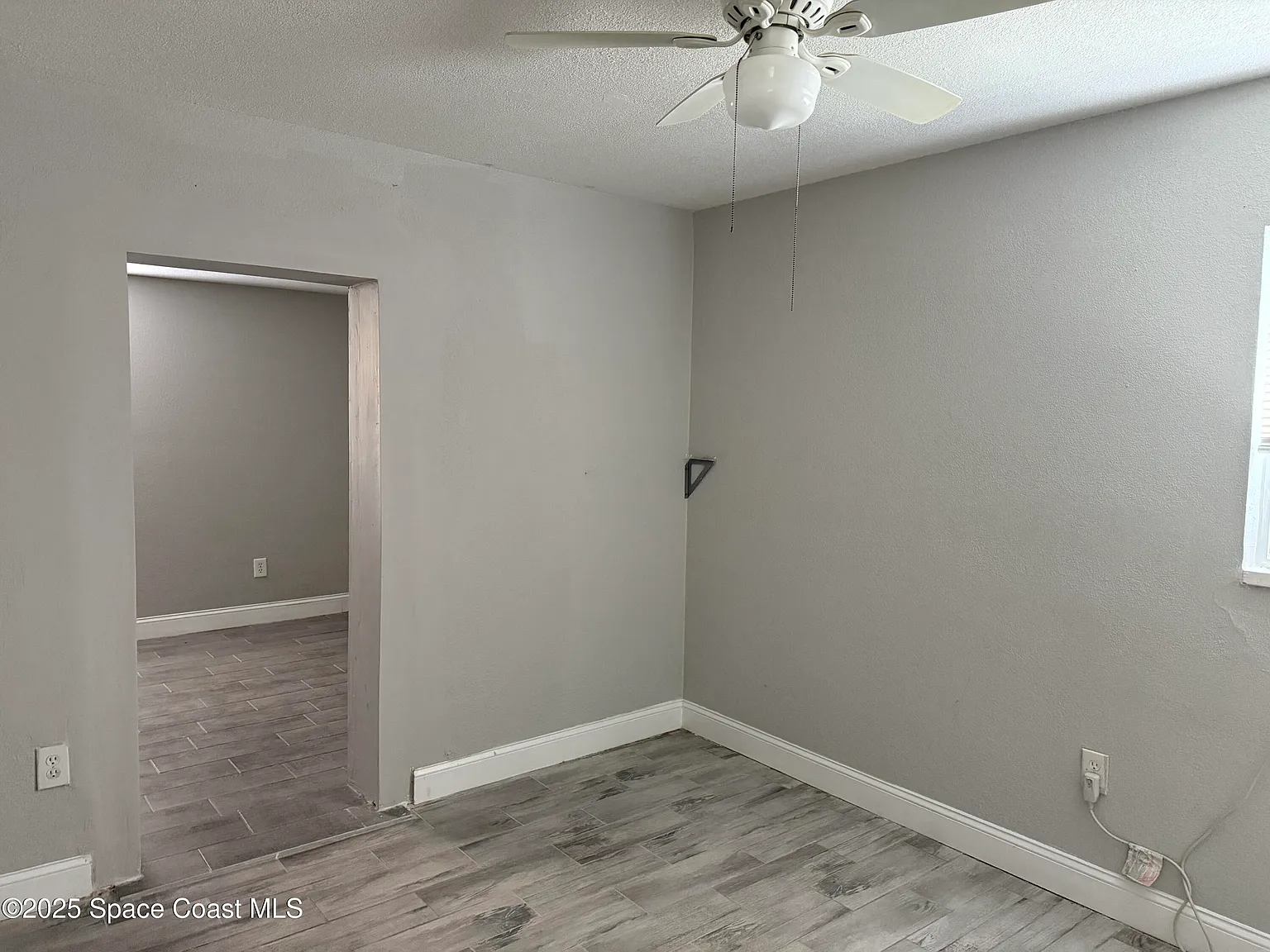 1 bed, 1.0 bath, 1705 sqft, $950 — Photo 3