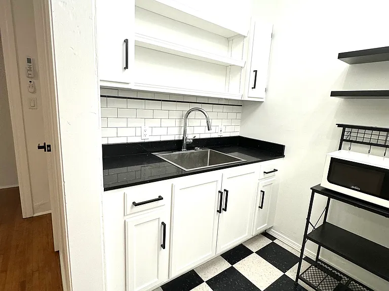 1108 S Detroit Ave #C1 — Photo 4