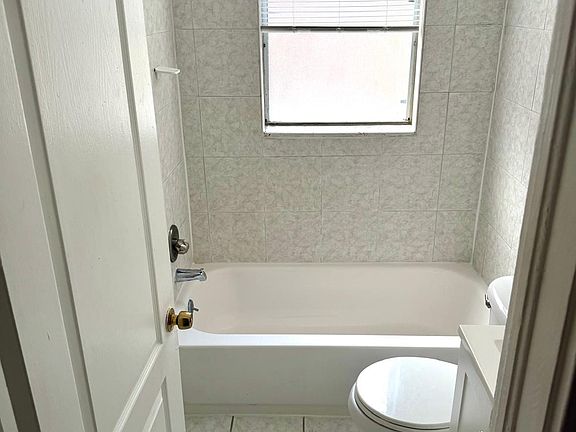 4th image of 215 Calabria Ave APT 4