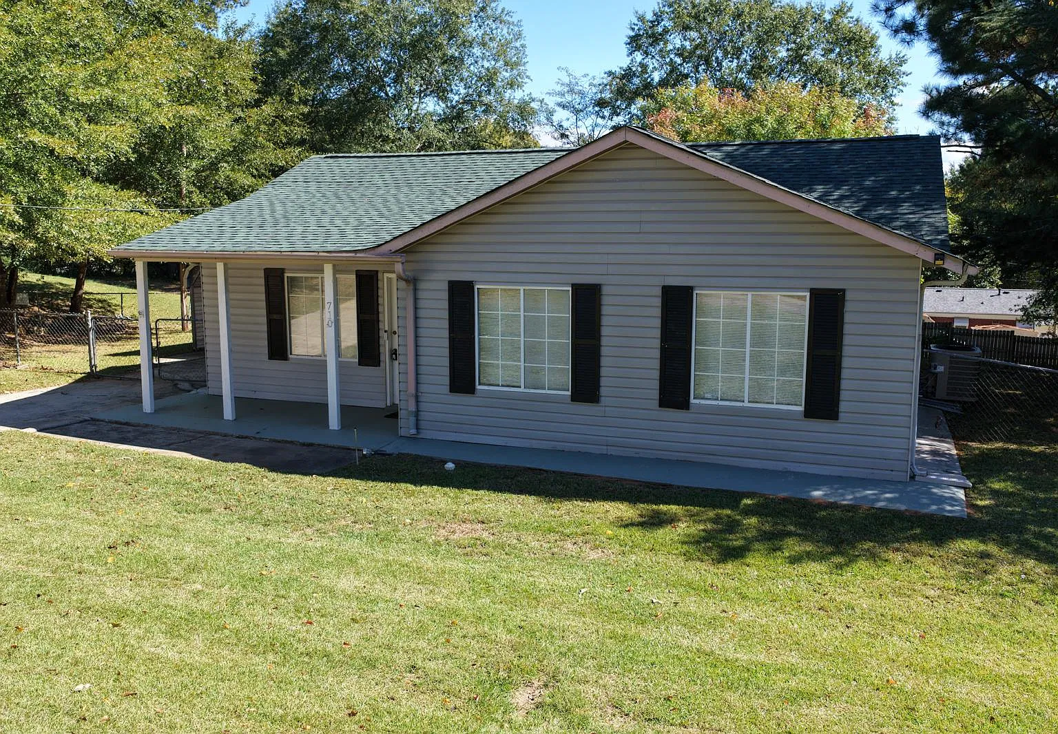 3 bed, 1005 sqft, $2,000 — Photo 4