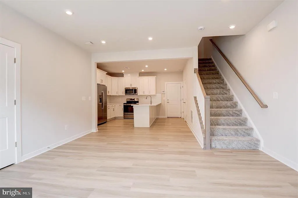3 bed, 1668 sqft, $2,900 — Photo 4