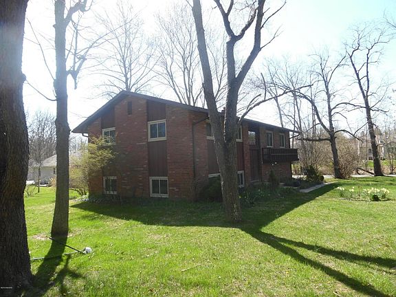 3rd image of 301 Christiana Dr