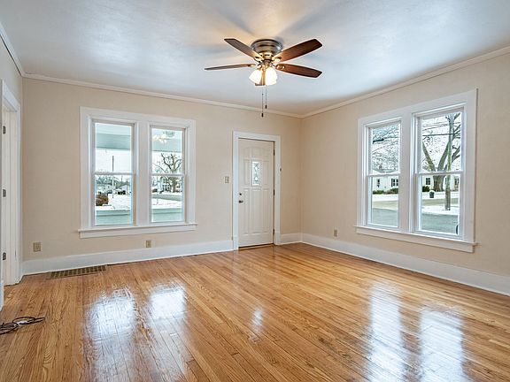 4th image of 1037 Caswell St