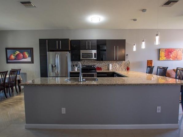 608 Lake Wellington Dr