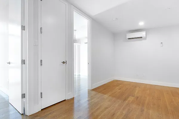 Rented by EXR | media 27