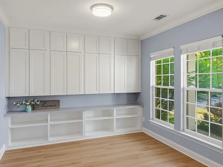 623 Streamside Ln — Photo 10