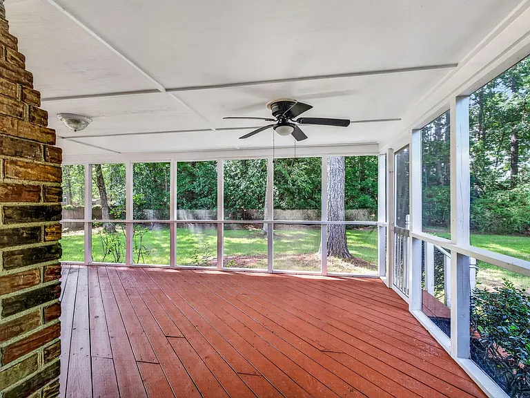 1037 Law Ln — Photo 28