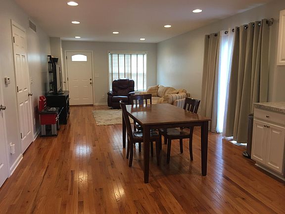2nd image of 32 Penhurst St