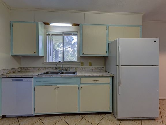 3rd image of 116 Bellaire Dr