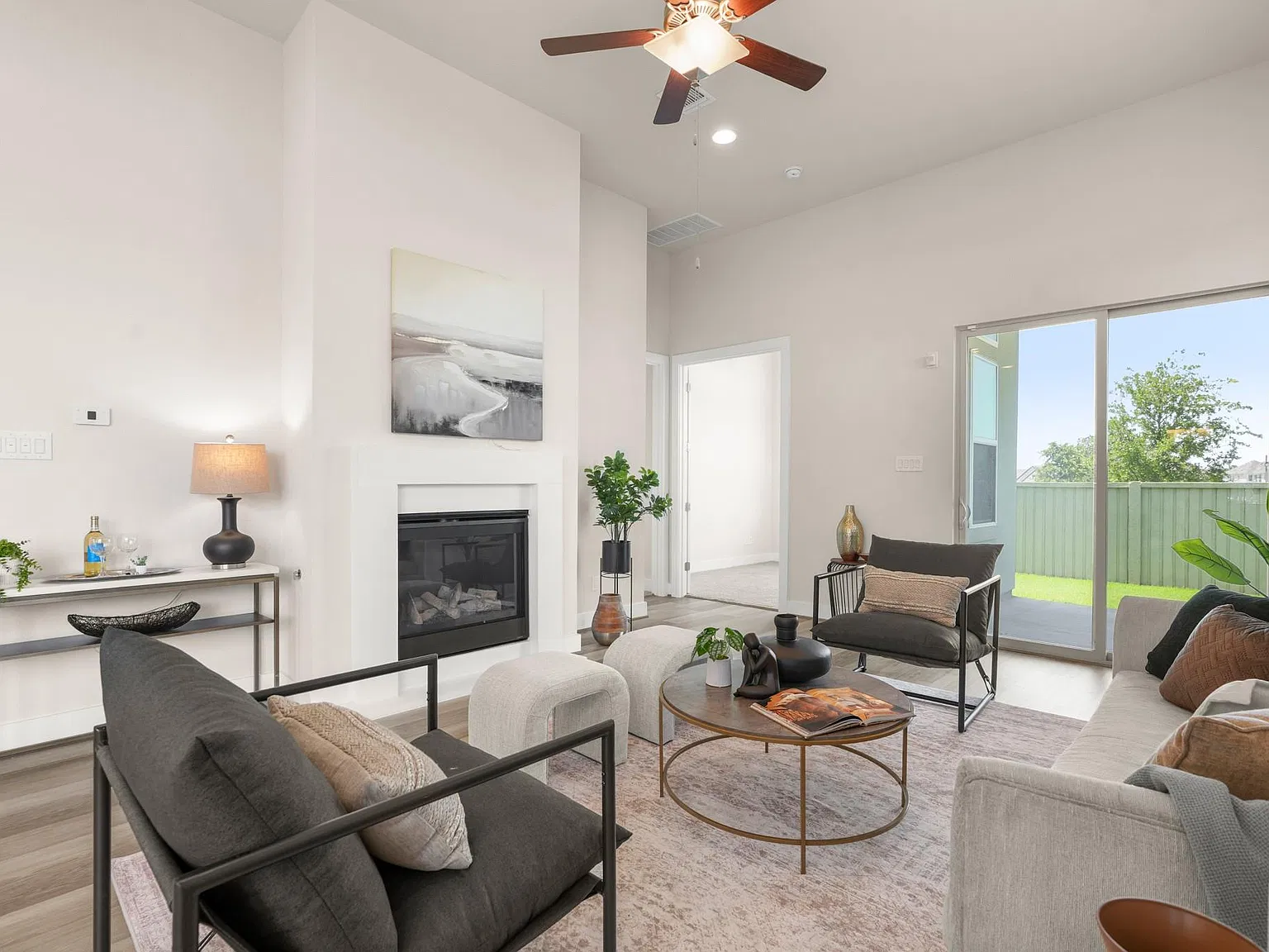 3 bed, 2.0 bath, 2072 sqft, $2,450 — Photo 1