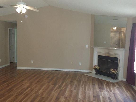 3rd image of 489 W Pine St