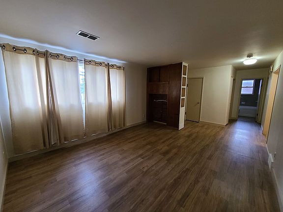 2nd image of 945 32nd Ave NW