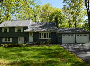 40 Woodside Dr, Glenville, NY 12302