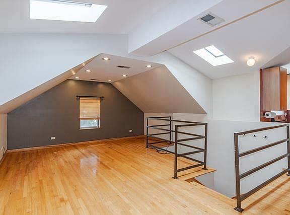 4th image of 3350 N Karlov Ave #3
