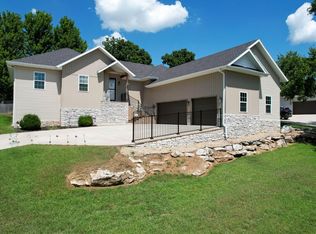 721 Rippling Creek Rd, Nixa, MO 65714