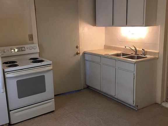 3rd image of 701 W 12th St