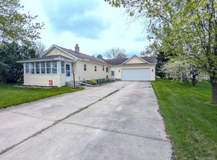 2278 Chapin St, Grand Blanc, MI 48439