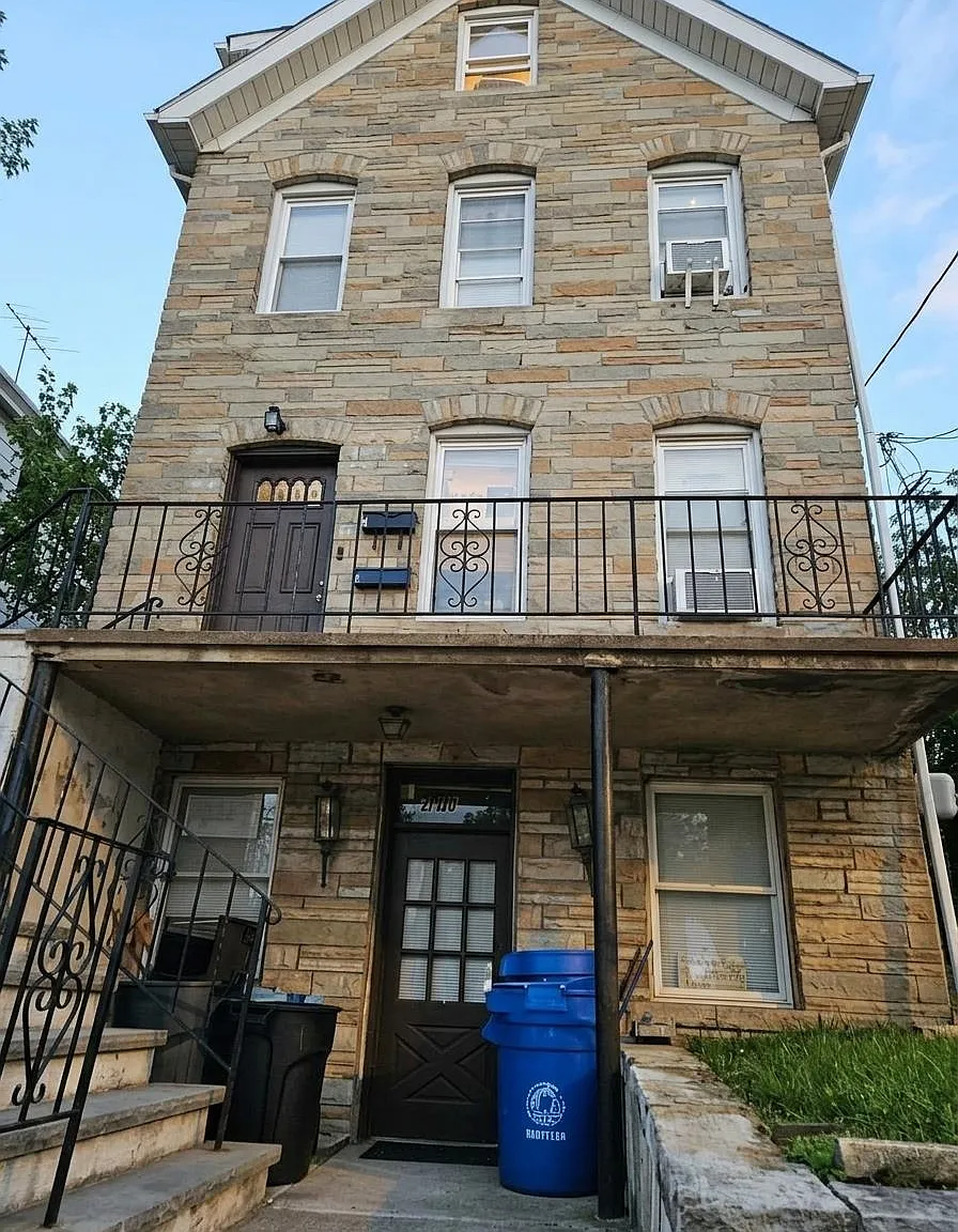 2 bed, 1.0 bath, $2,100 — Photo 1