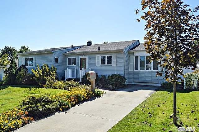 1st image of 3 Lillian Ln