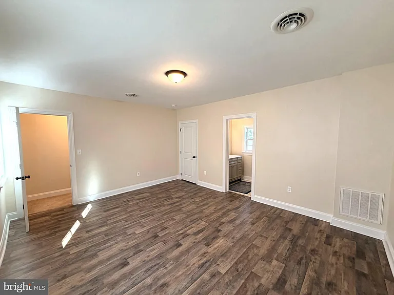 114 N Main St #B — Photo 18