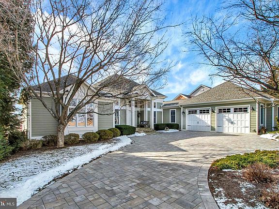 3rd image of 6732 Saint Annes Dr