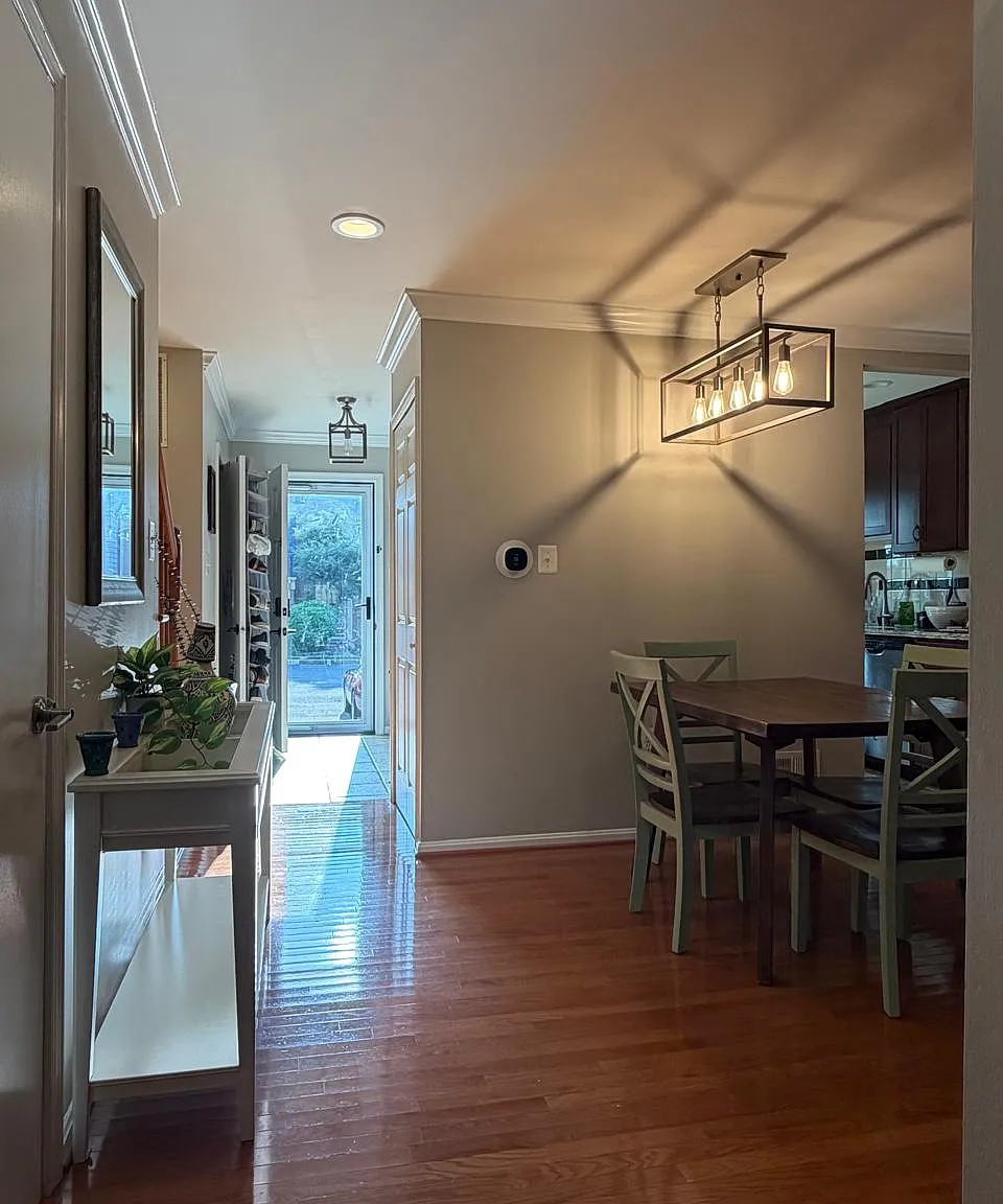 3 bed, 3.5 bath, 2000 sqft, $3,350 — Photo 4