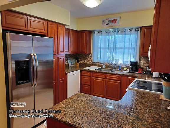 4th image of 1475 Highfield Dr