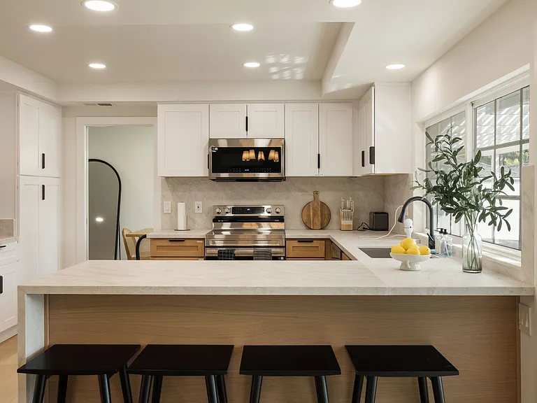 24262 Lysanda Dr — Photo 30