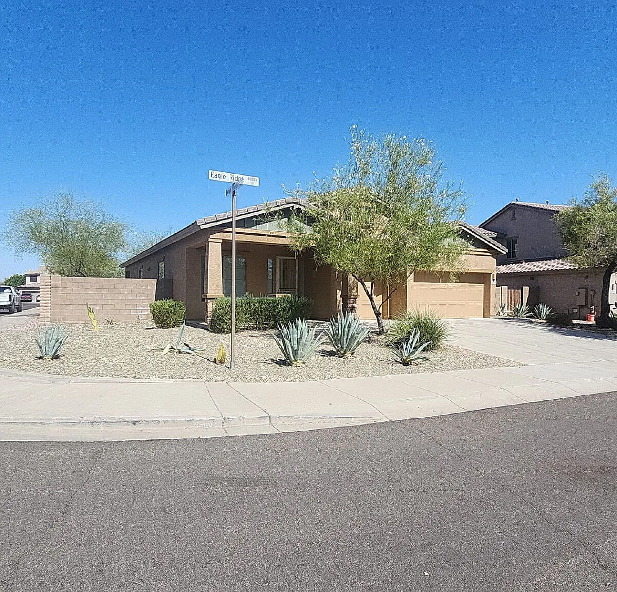 3 bed, 2.0 bath, 2162 sqft, $2,145 — Photo 1