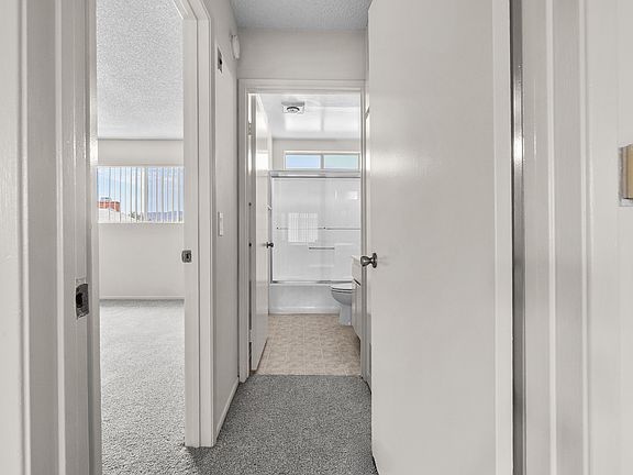 5th image of 546 N Mariposa Ave APT 12