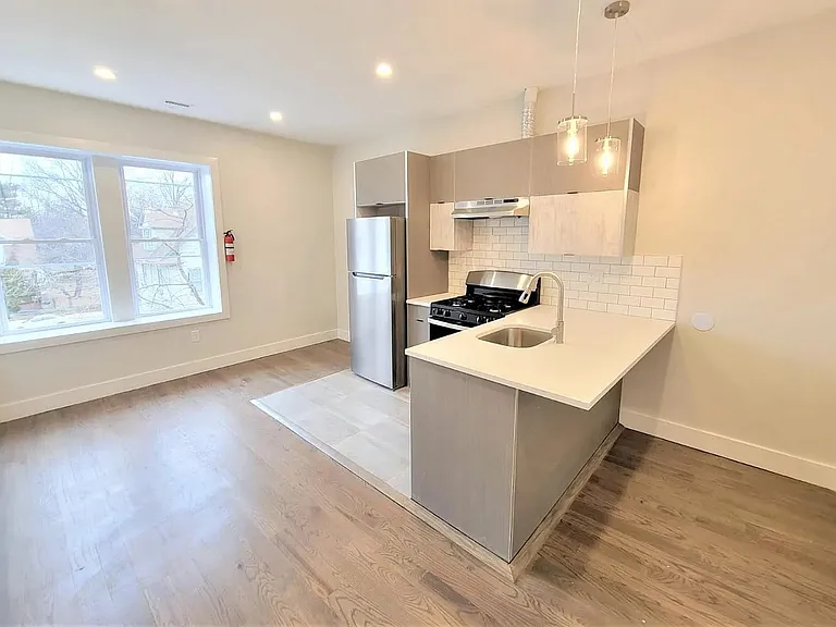 535 Hawthorne Ave #1 — Photo 2