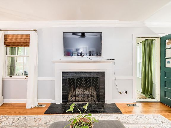 5th image of 213 Kensington Ave