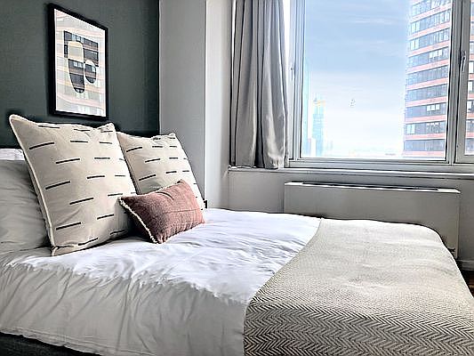 4th image of 635 W 42nd St APT 6H