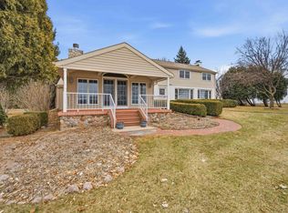 1710 Lakeshore Dr, Menasha, WI
