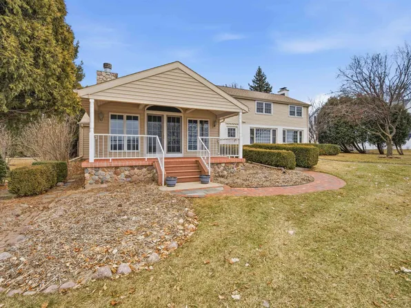 1710 Lakeshore Dr, Menasha, WI 54952