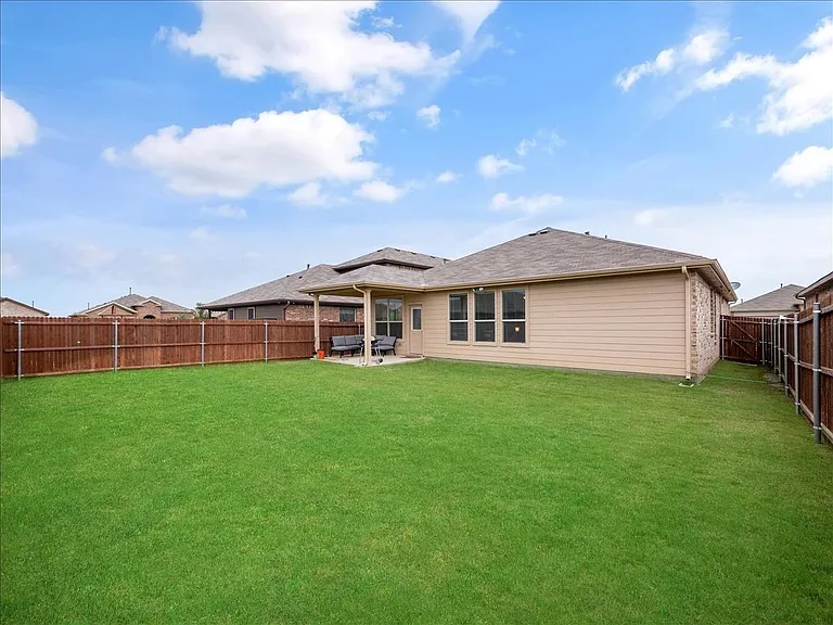 1104 Genola Dr — Photo 21