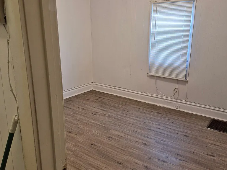 2162 Edmund Ave — Photo 12