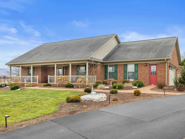 42 Lynn Cir, Stuarts Draft, VA 24477