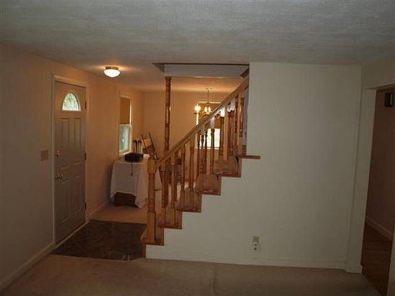 4th image of 9 Glen Ln