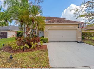 627 Willow Bend Rd, Weston, FL 33327