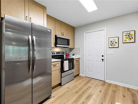 5th image of 4661 Spring Ridge Dr