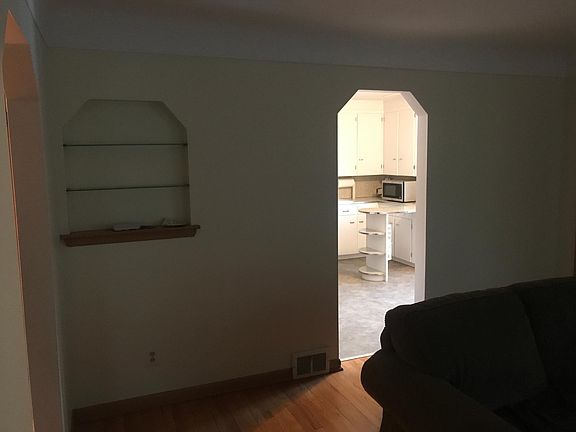 4th image of 1609 Pauline Blvd