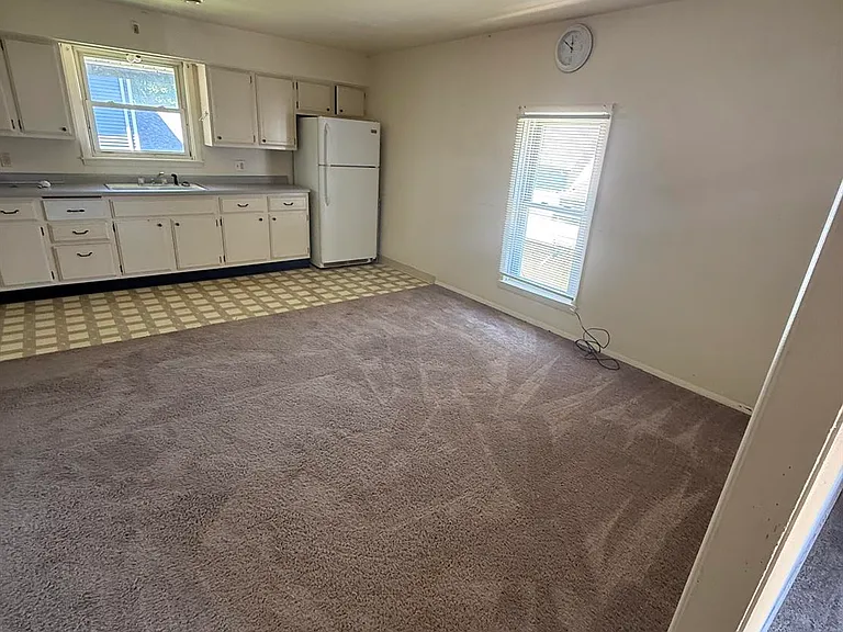 533 W Cherry St — Photo 6