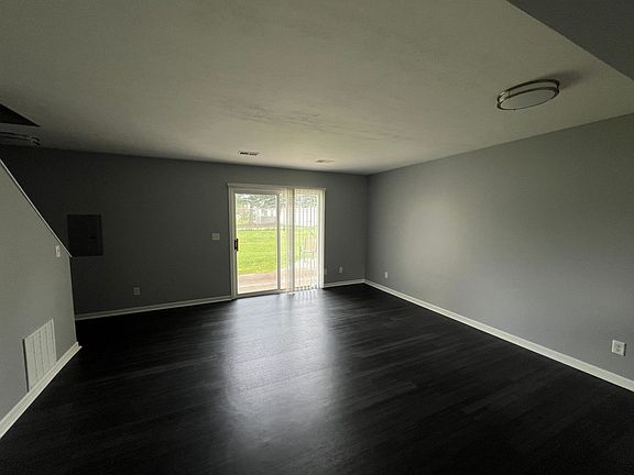 4th image of 2906-2948 Feiger Ln #2908