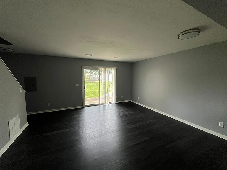 2906-2948 Feiger Ln — Photo 4