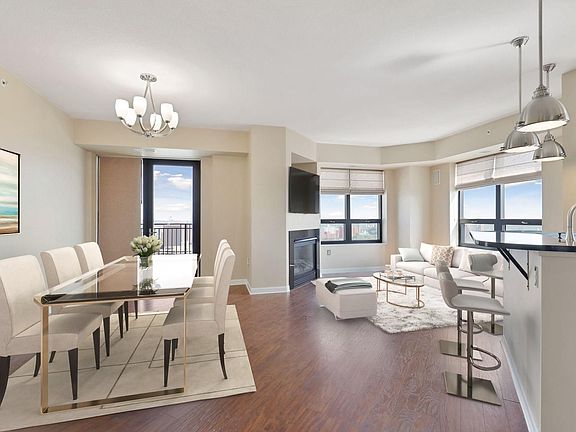 3rd image of 500 Grant St E #1811